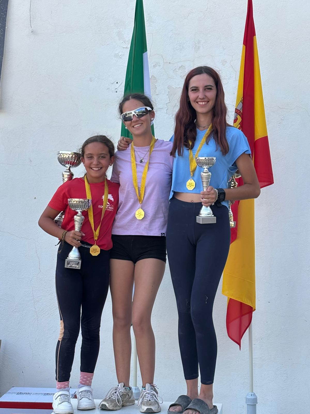 Raid de Zujaira 2026: calor, equipo y un beso al cielo · Fotografía de carrera 13
