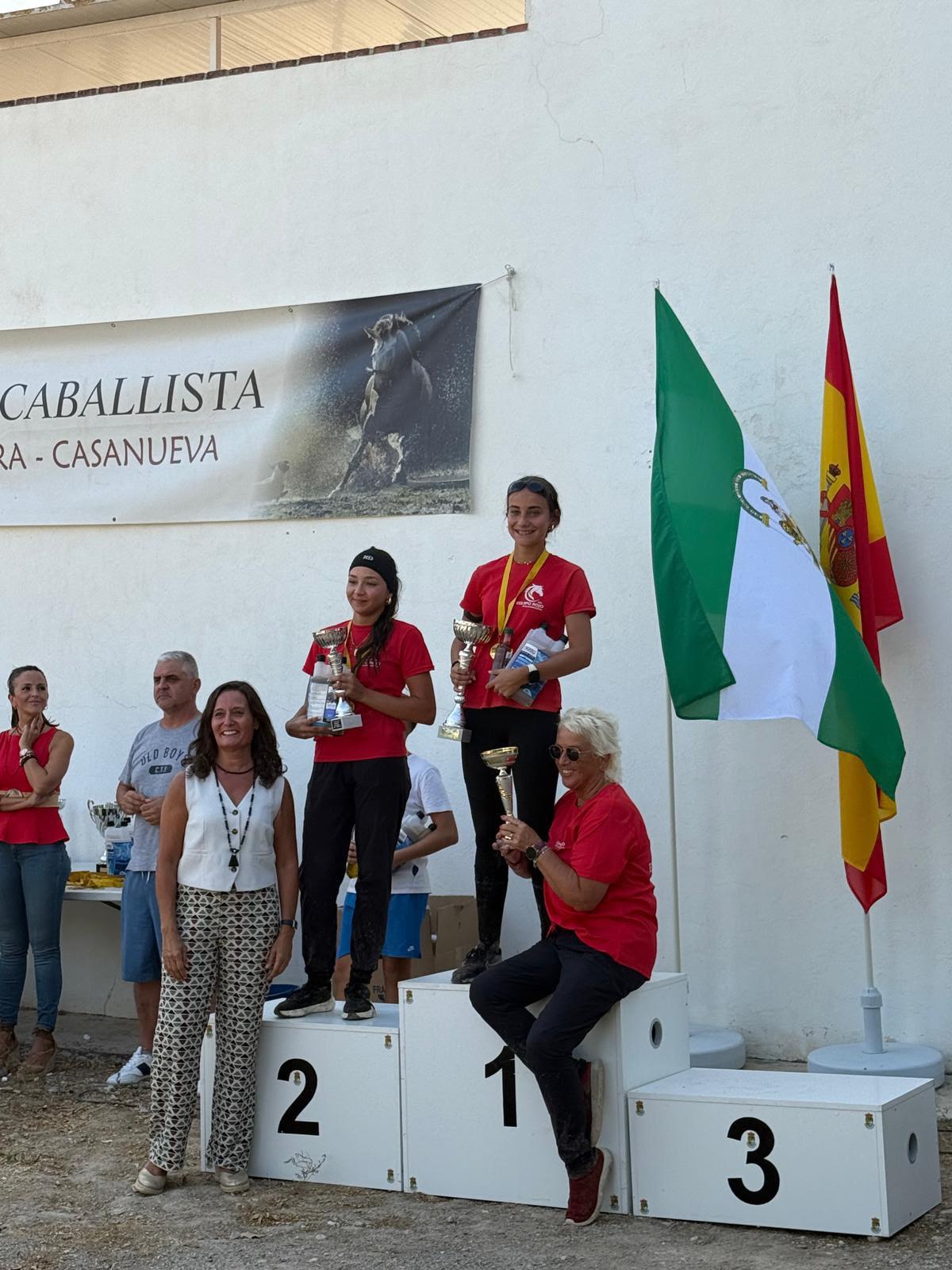 Raid de Zujaira 2026: calor, equipo y un beso al cielo · Fotografía de carrera 21