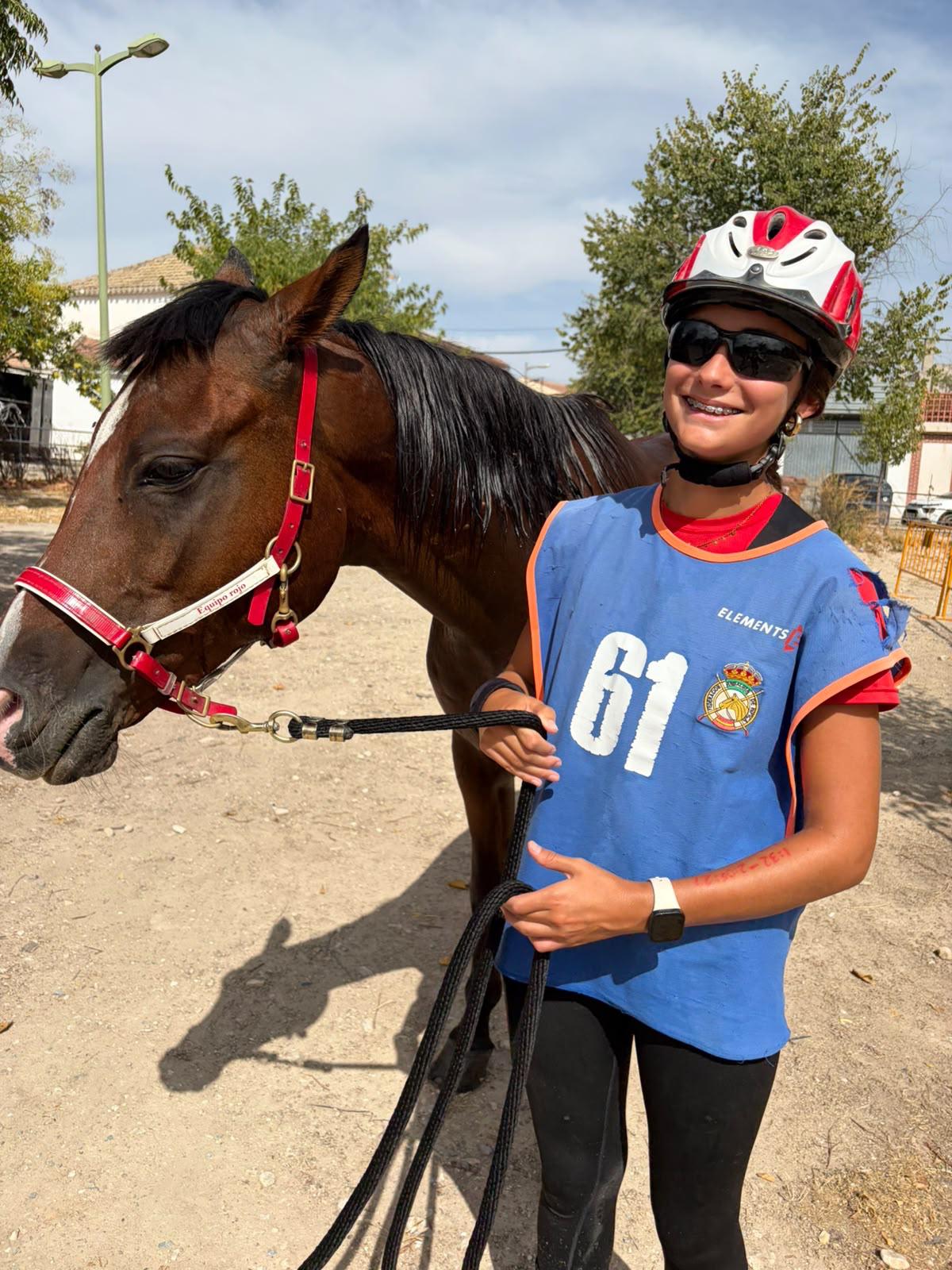 Raid de Zujaira 2026: calor, equipo y un beso al cielo · Fotografía de carrera 24