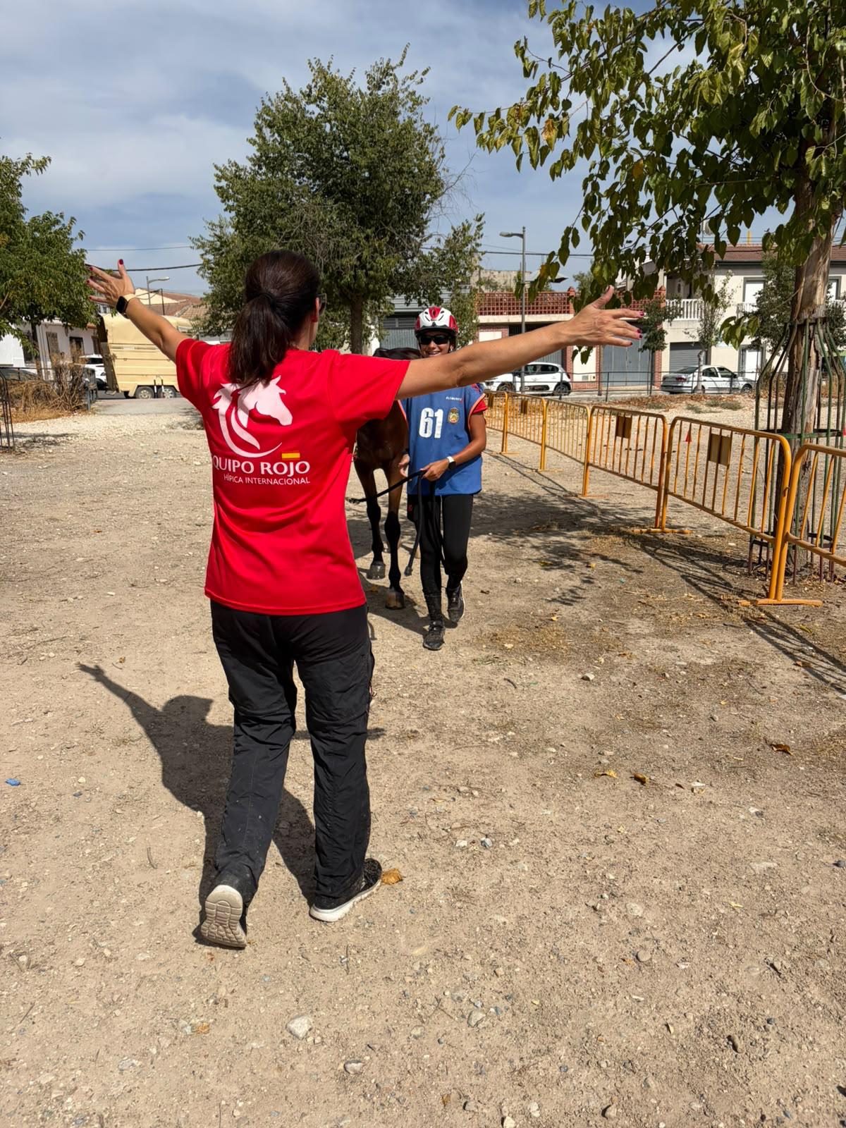 Raid de Zujaira 2026: calor, equipo y un beso al cielo · Fotografía de carrera 25
