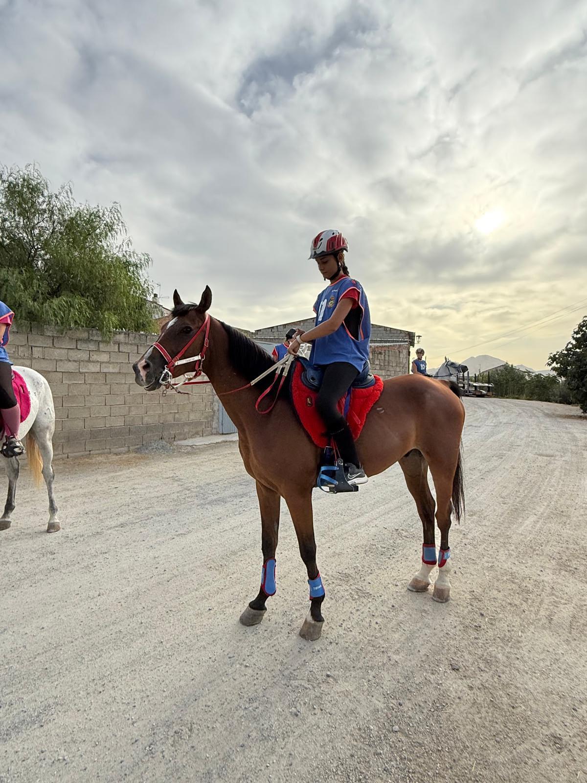 Raid de Zujaira 2026: calor, equipo y un beso al cielo · Fotografía de carrera 27
