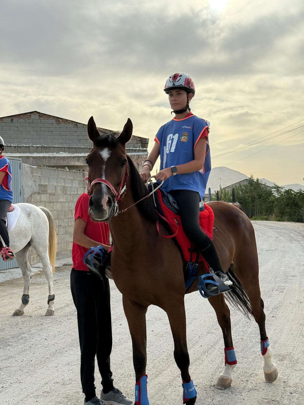 Raid de Zujaira 2026: calor, equipo y un beso al cielo · Fotografía de carrera 28