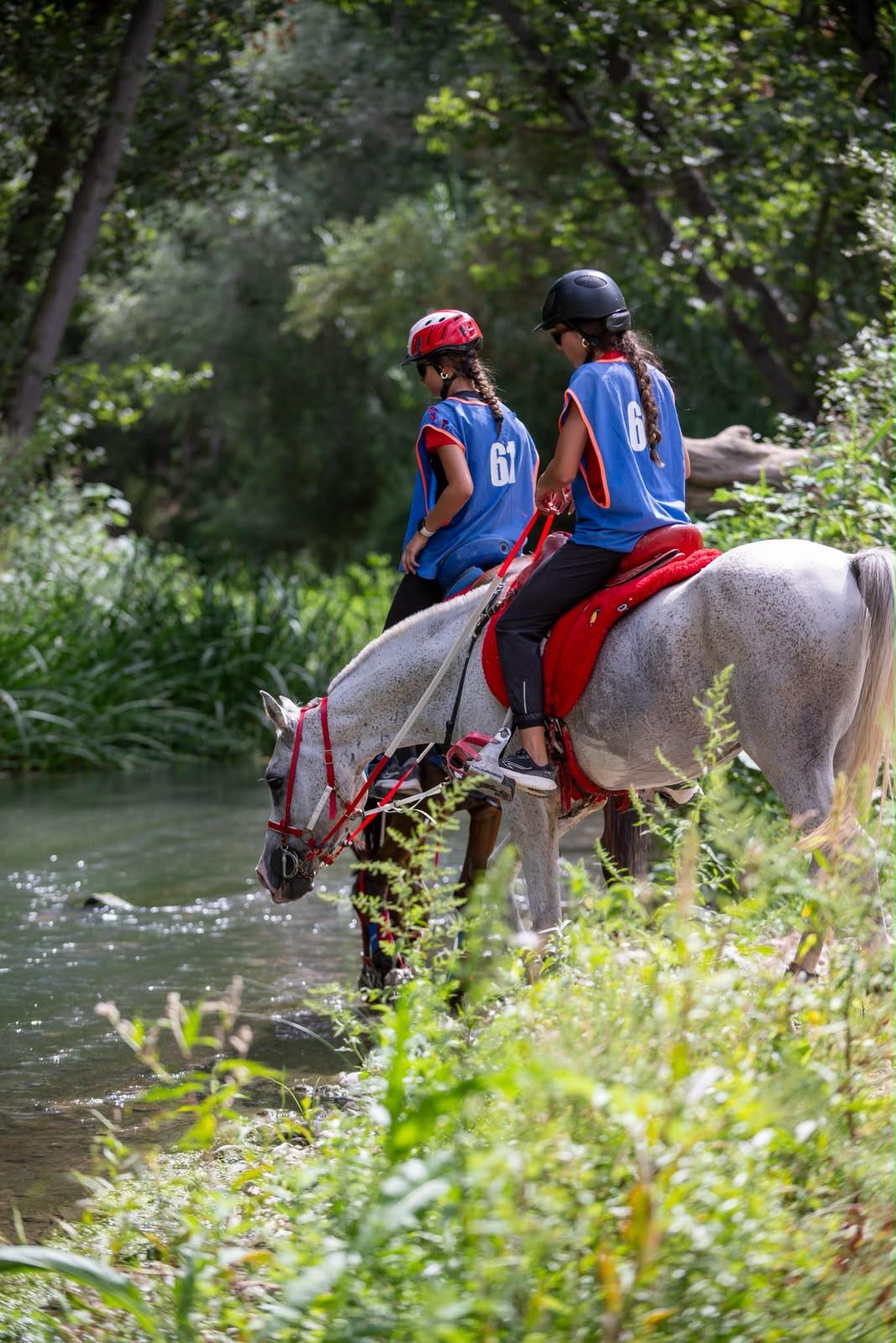 Raid de Zujaira 2026: calor, equipo y un beso al cielo · Fotografía de carrera 9